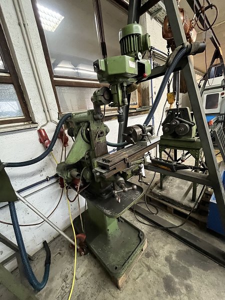 Tool milling machine