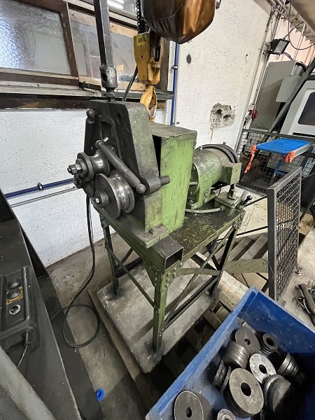 Round bending machine