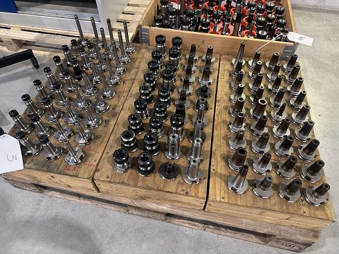 Lot SK 40 tool holders