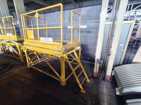 ROTHE & BENKMANN Mobile scissor lift HT 2000 + crane bar