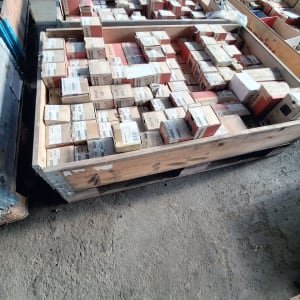 WÜRTH Lot of screws and fastening material on pallet