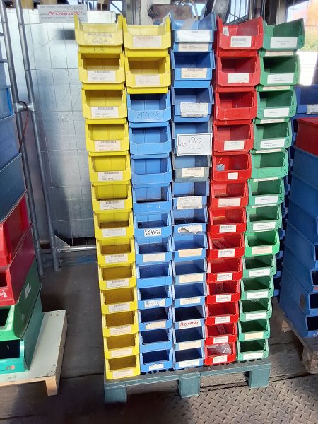 Lot MK and Schäfer storage bins