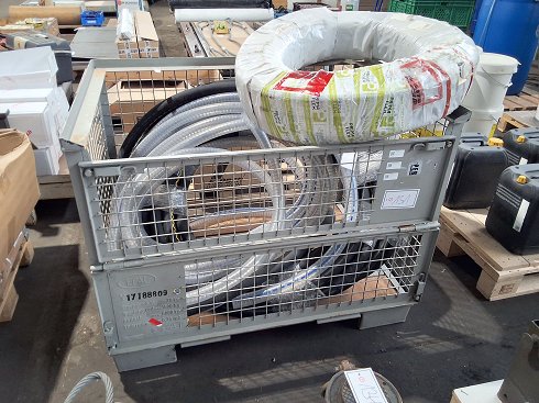 Mesh box with Merlett KX 3000 Steel spiral and hydraulic hoses