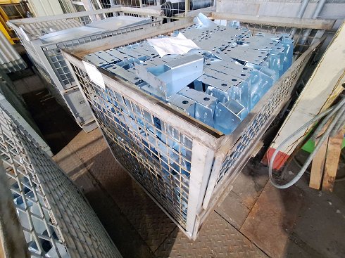 Mesh box with galvanized contents