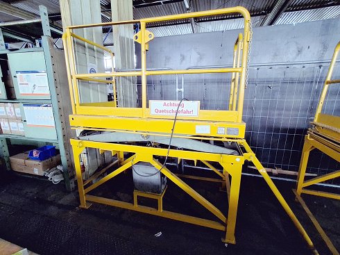 TAKRAF HT 1600 scissor lift