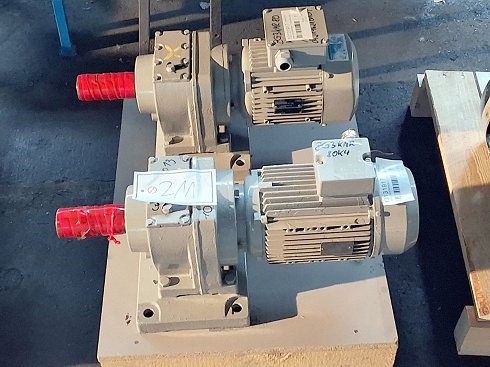 2 helical geared motors KEB ZG33 DL90 S4 / 1.1 KW