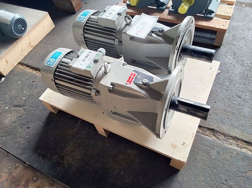 VEM 2 helical geared motors ZG3 KMRB 90 L 8 / 0.75 KW