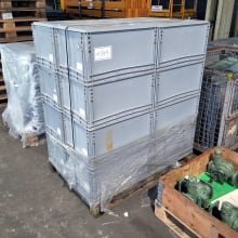 Item 16 AUER storage containers