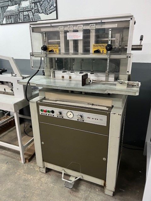 Perforadora de cuatro cabezales