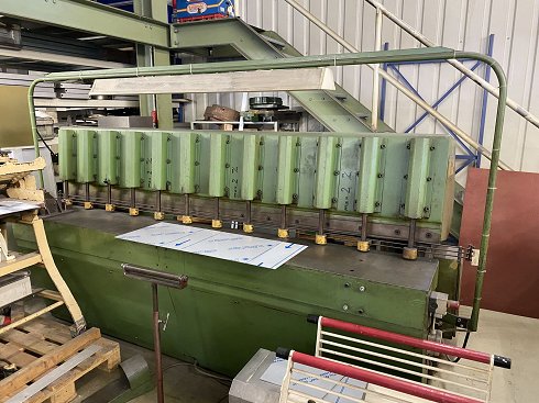 WIEGER ESW 3/25 guillotine