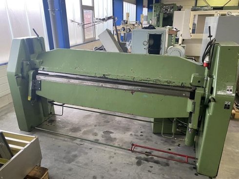 ZAVODY TAZKEHO STROJARSTVA XONM 2000/2A/4 folding machine