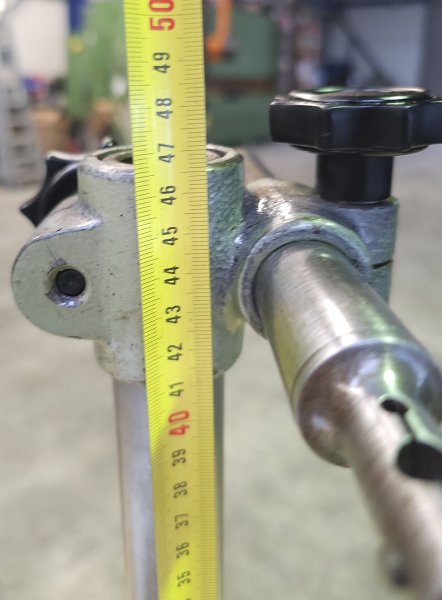 UNBEKANNT Messtisch mit Stativ groß measuring equipment