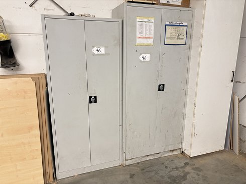 Lot steel cabinets