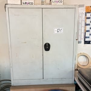 Lot steel cabinets