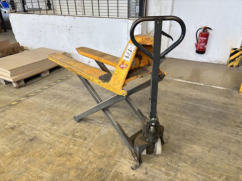 JUNGHEINRICH JF Scissor lift truck