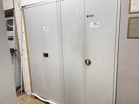 Lot steel cabinets