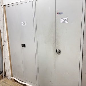 Lot steel cabinets