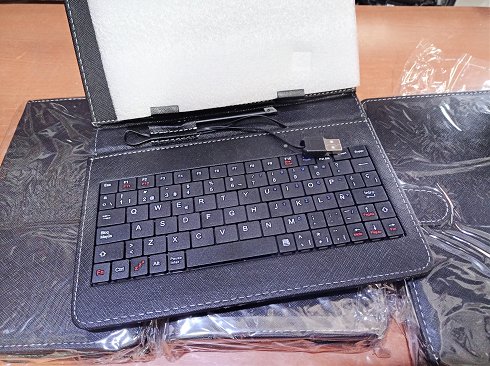 Lote de 5 fundas para Tablet de 7” con teclado NUEVAS, a estrenar.