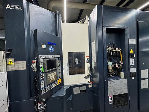 MAKINO A55E-A137 Machining center