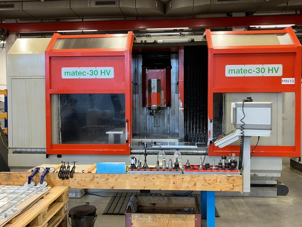 3-axis CNC machine (VMC) MATEC - 30 HV MACH-ID 8968 Make: MATEC Type: 30 HV Control: HeidenHain TNC