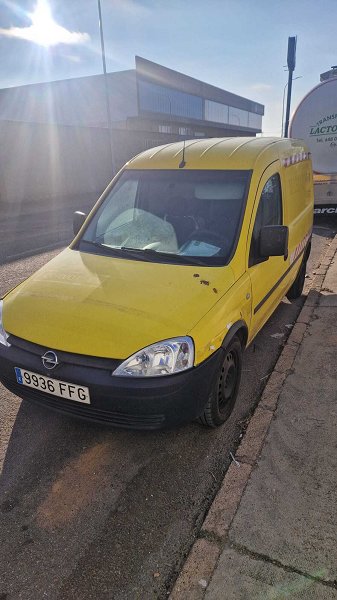 Furgoneta Opel combo 1.3 70CV - 9936 FFG