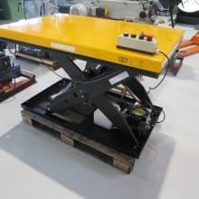 UWM UWM 1000 Scissor lift