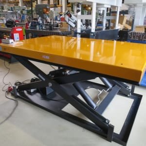 UWM UWM 3000 big Scissor lift