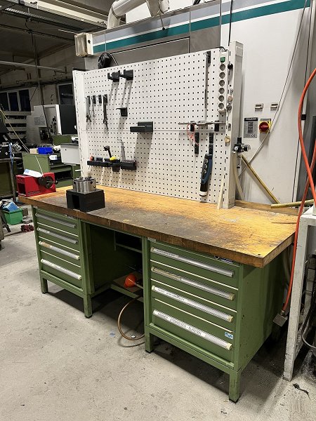 GARANT Workbench with contents