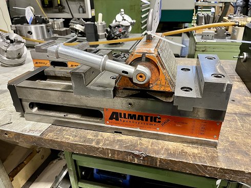 ALLMATIC LC160/200 Machine vice