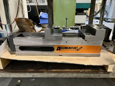 ALLMATIC LC160/200 Machine vice