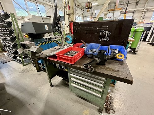 Workbench with contents