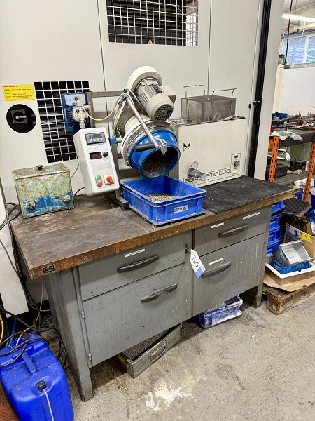 Workbench incl. grinding workstation