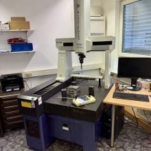 MITUTOYO CRYSTA-APEX S 574 Coordinate measuring machine