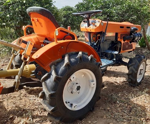 Minitractor Kubota 6001 con Desbrozadora