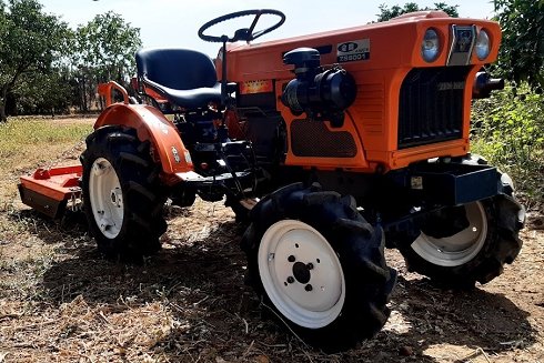 Minitractor Kubota 6001 con Desbrozadora