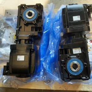 SIEMENS 1FG1502-5ZF1 / YF R3612 8292 01 003 Synchronous bevel geared motors