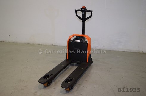 Transpaleta autopropulsada BT LHE130