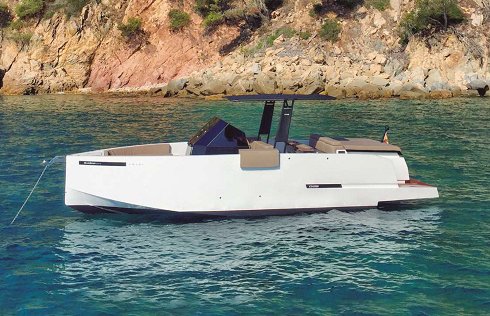 Open/runabout de 8,49 m de eslora