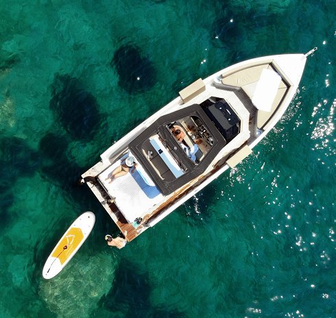 Open/runabout de 8,49 m de eslora