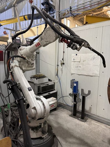 Welding robot