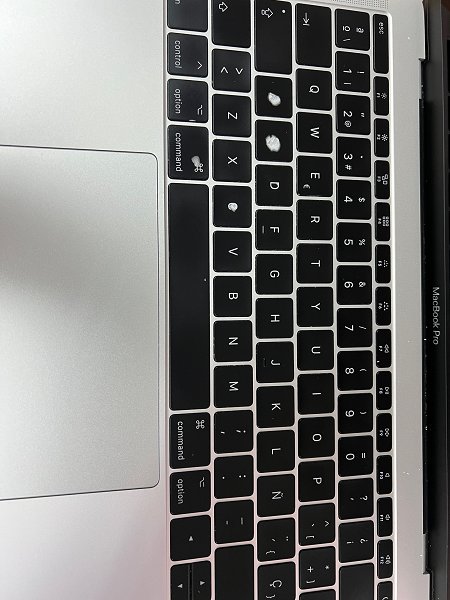 Apple MacBook Pro Retina de 13'' con i7-7660U, 16Gb de RAM y 256GB SSD. TECLADO CASTELLANO. X22