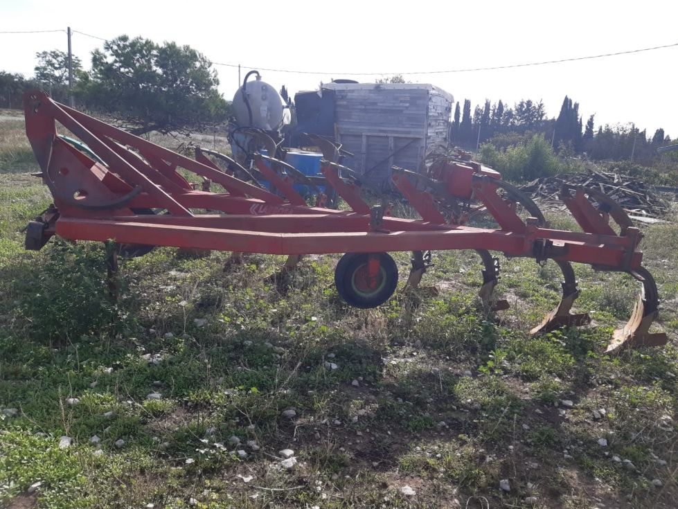 Arado usado Larrosa de 9 vertederas