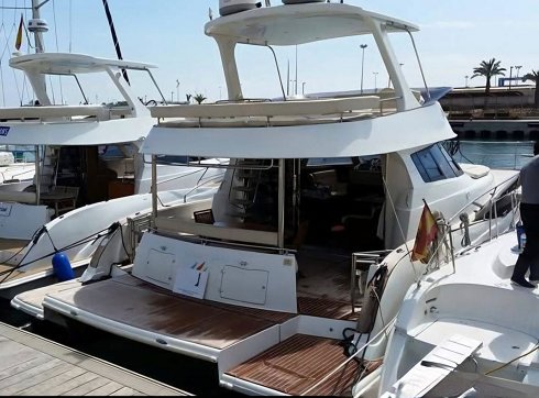 Powercat de 13,20 m de eslora