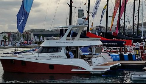 Powercat de 13,20 m de eslora