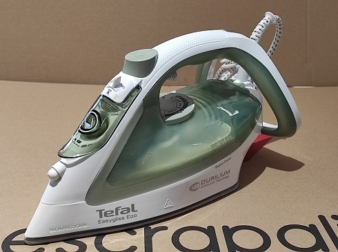 Plancha marca Tefal color blanco y verde Ref: FV5781. Exp. 0150