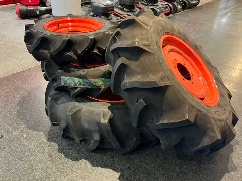 Neum�tico, llanta y llanta Kubota