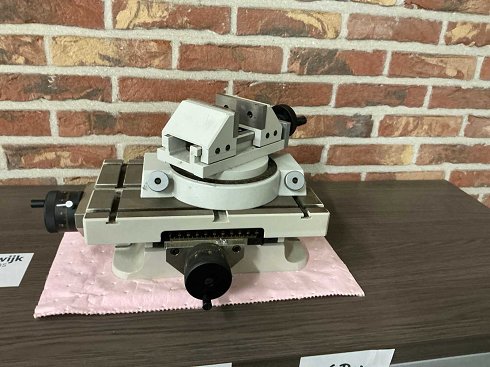 Mesa de medici�n Mitutoyo Precision con abrazadera giratoria