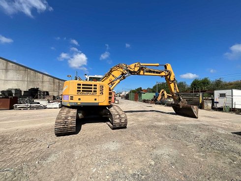 Excavadora compacta litr�nica LIEBHERR R924 de 2010