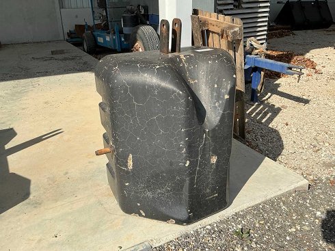 Peso del tractor: 1000 kg