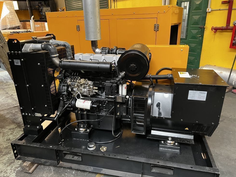 Generador eléctrico New Holland diesel de 120 Kva - GRUPOS